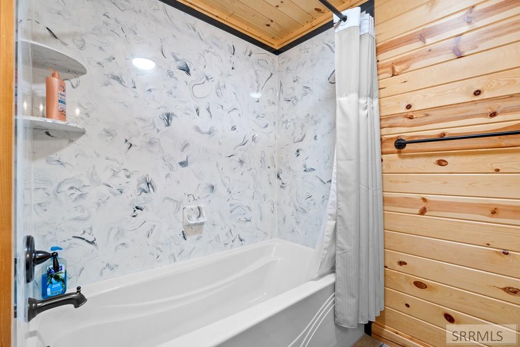 4060 Steelhead Drive Property Photo 17