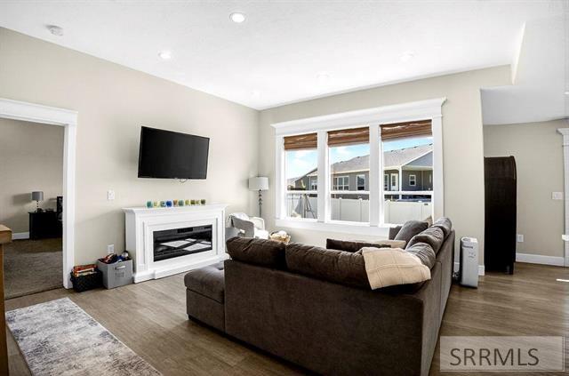 1205 Angela St Property Photo 3