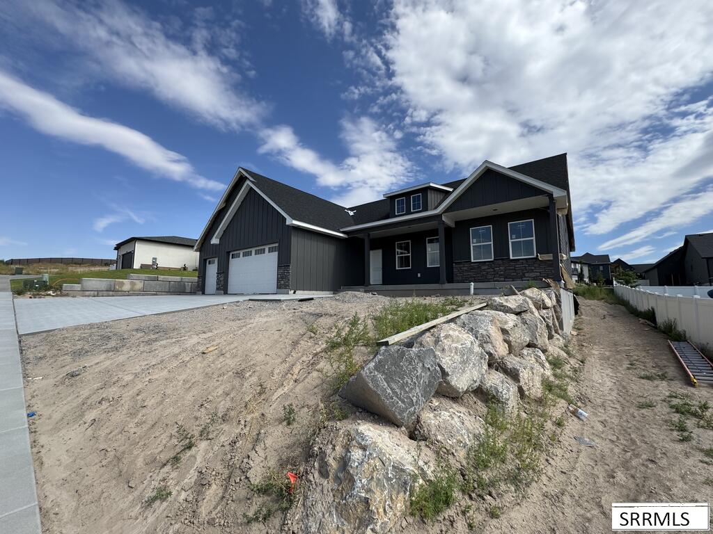 6540 Crown Crescent Property Photo 9