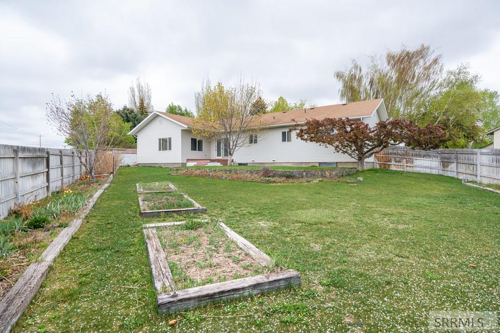 972 Bluebird Place Property Photo 8