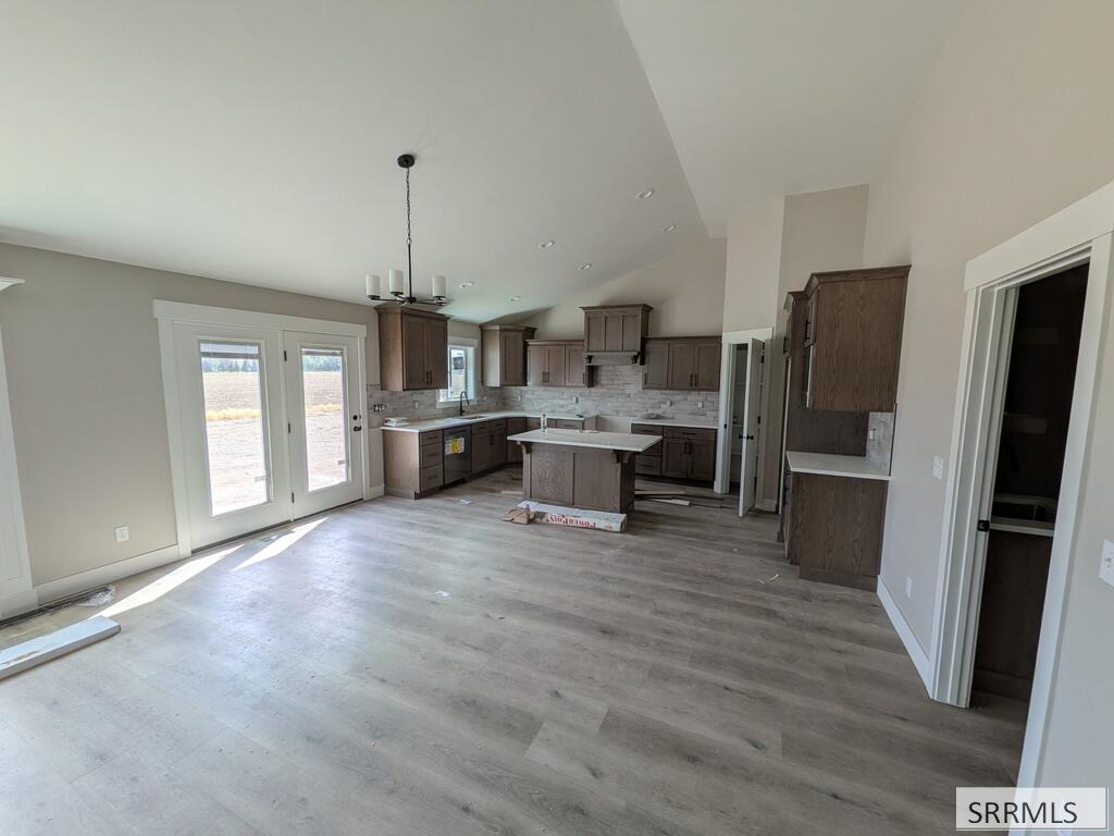 681 Glacier Ave Property Photo 2
