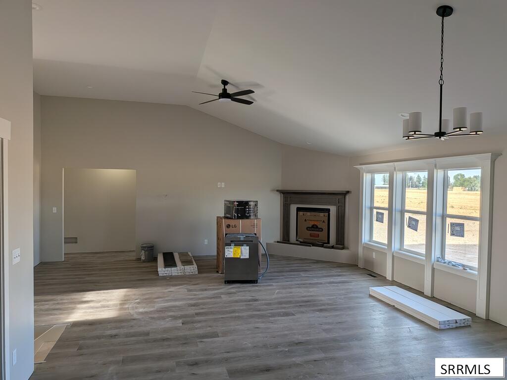 681 Glacier Ave Property Photo 3