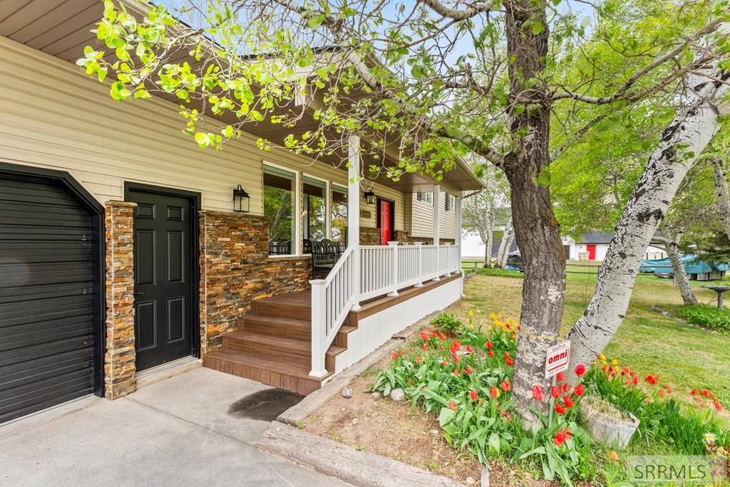 4572 E 75 N Property Photo 4