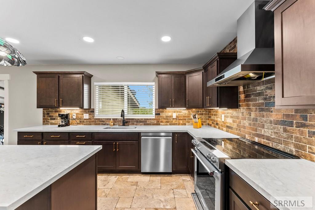 4572 E 75 N Property Photo 17
