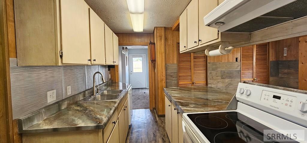 2185858 Property Photo 16
