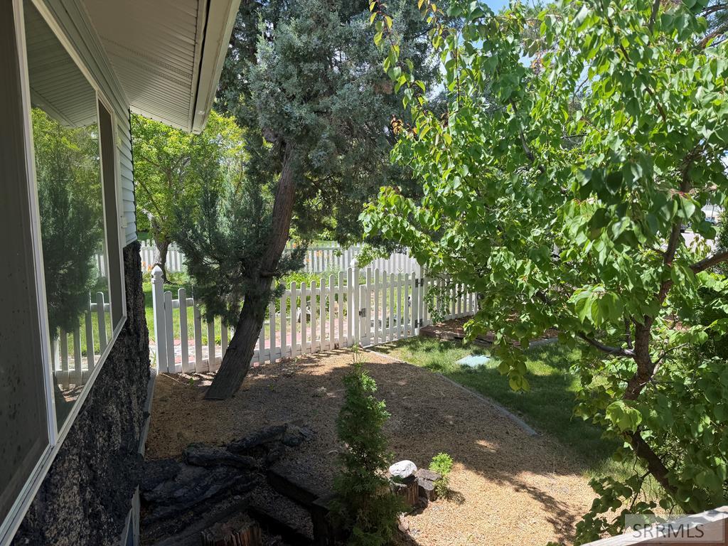1795 Olympia Drive Property Photo 3
