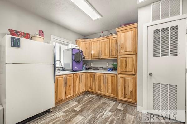 2453 S 1000 E Property Photo 17