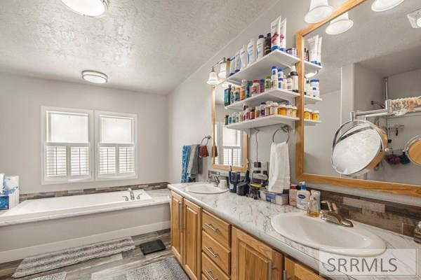 2453 S 1000 E Property Photo 21
