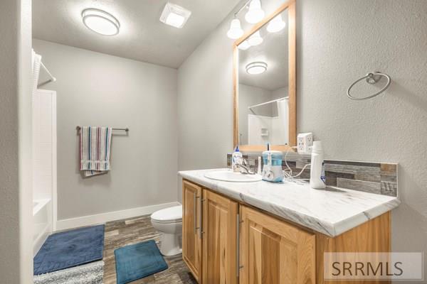 2453 S 1000 E Property Photo 25