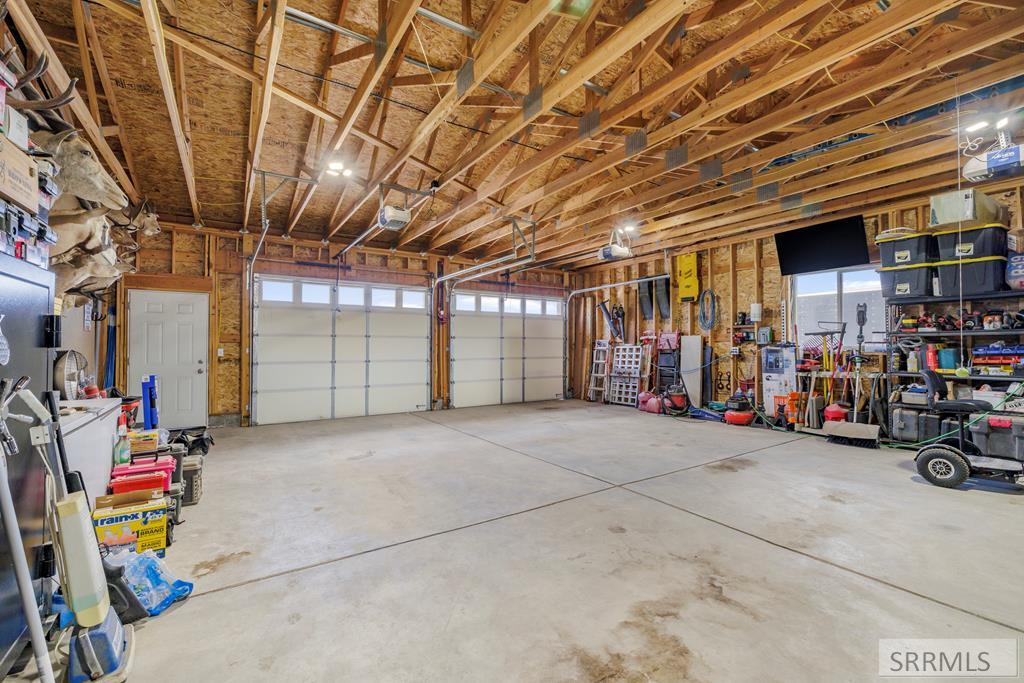 2453 S 1000 E Property Photo 27