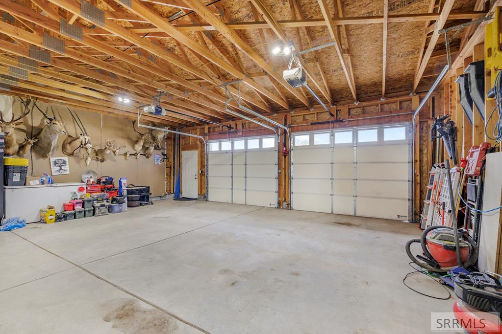 2453 S 1000 E Property Photo 28