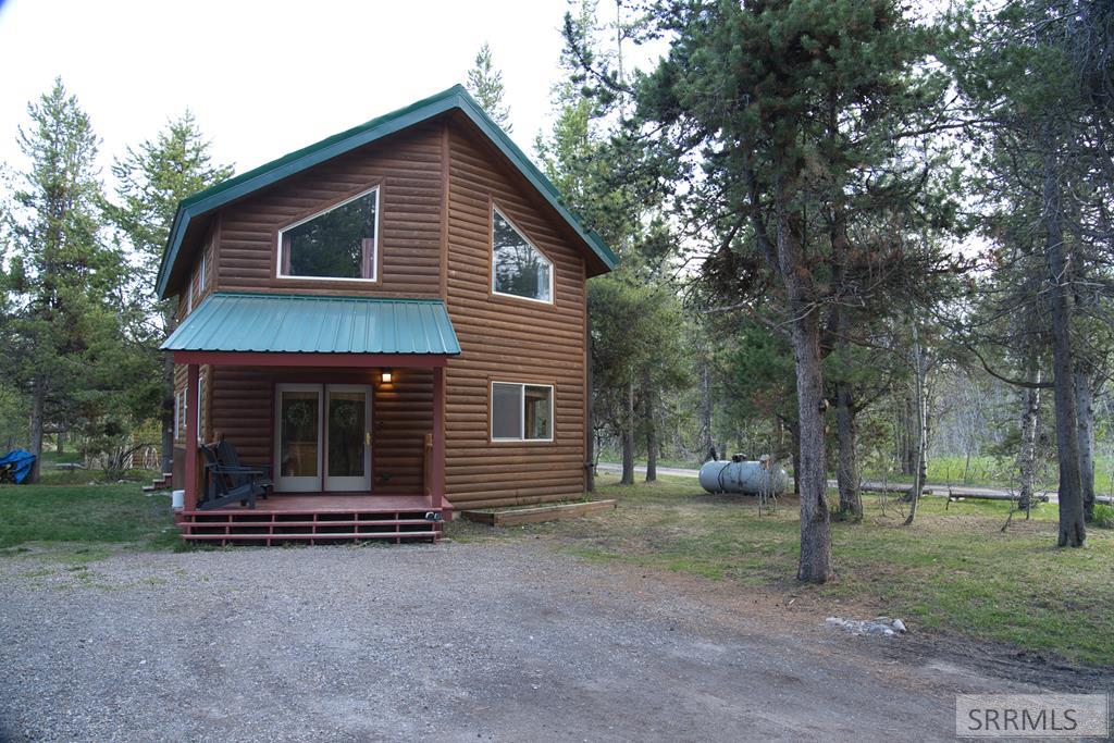 3496 Spruce Lane Property Photo 4