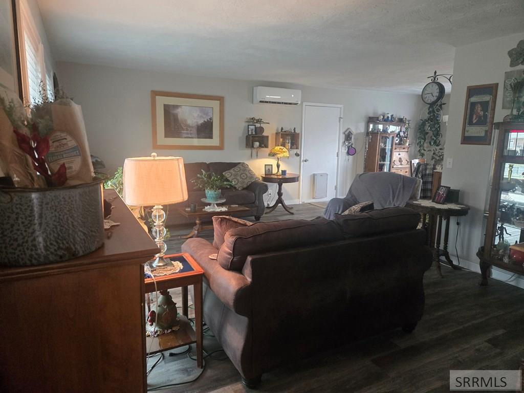 111 Hickok Property Photo 15