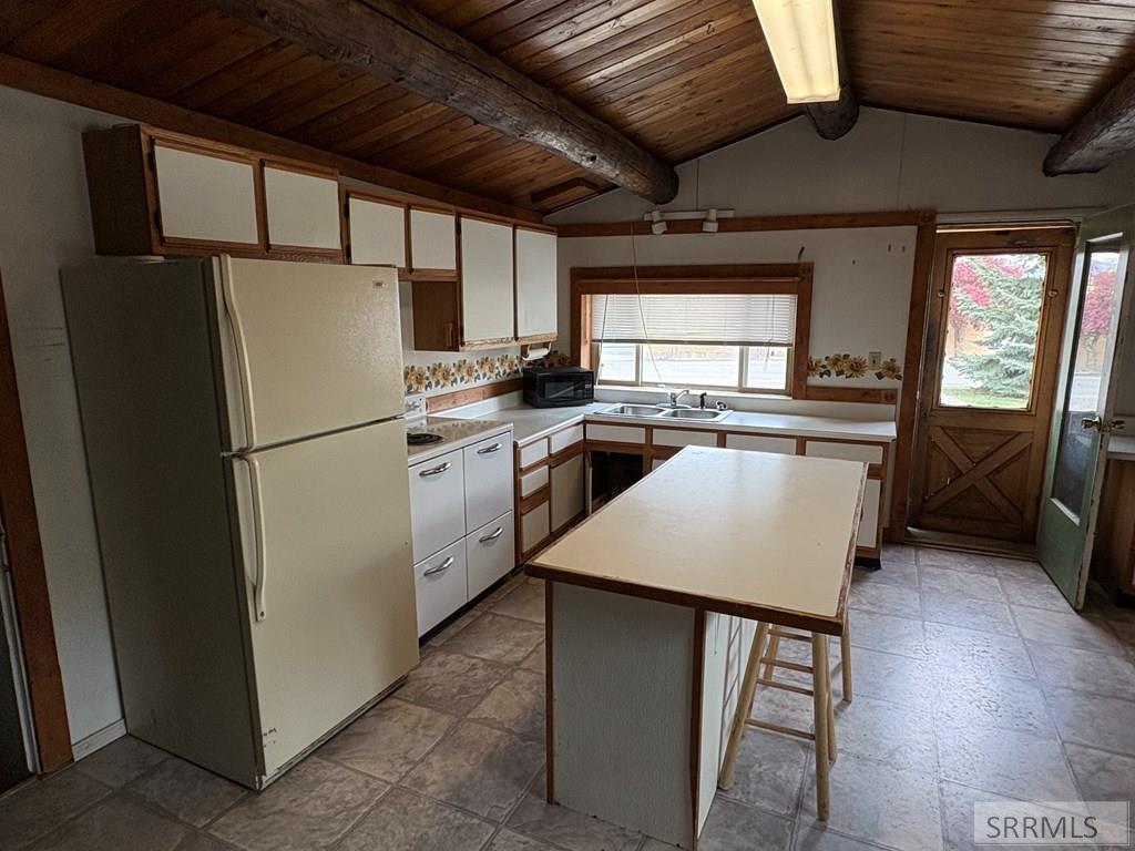 520 E Main Street Property Photo 8