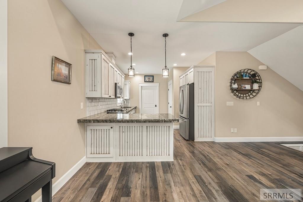172 Charles Place Property Photo 6