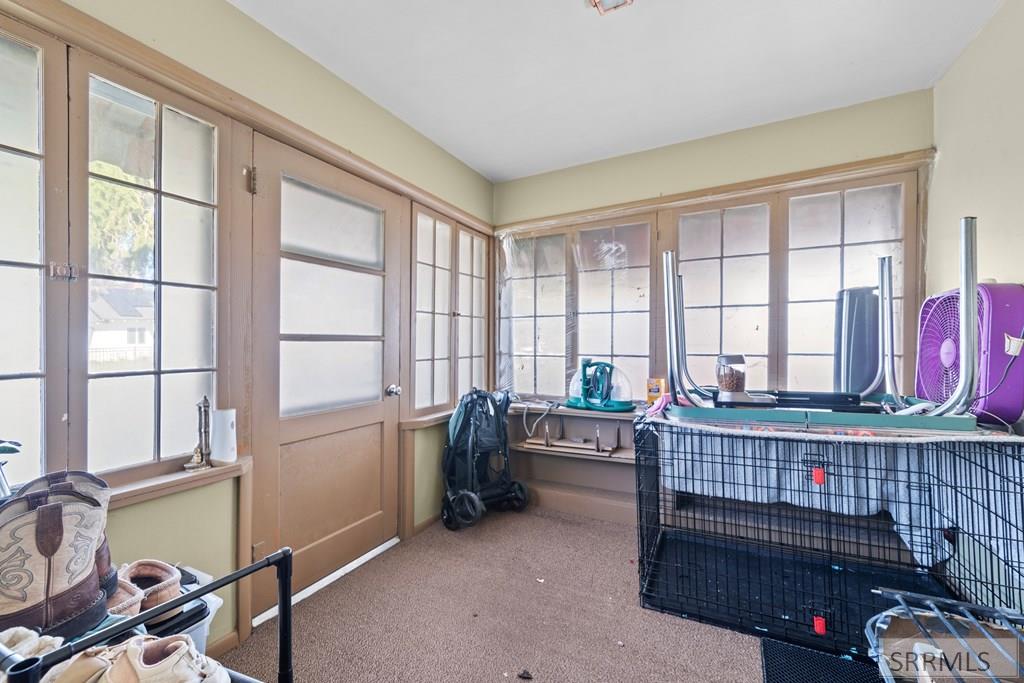 406 1st W Property Photo 4