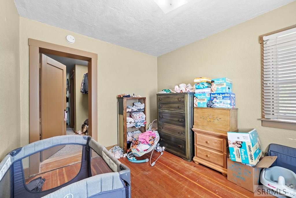 406 1st W Property Photo 13