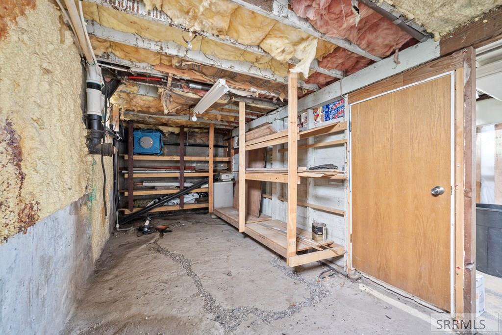 406 1st W Property Photo 19