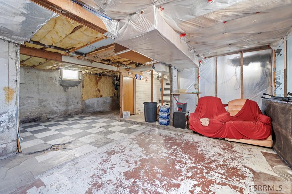 406 1st W Property Photo 20