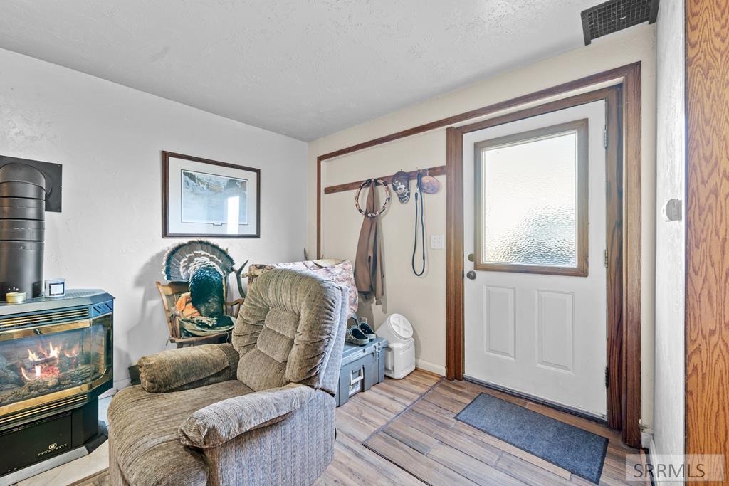 406 1st W Property Photo 30
