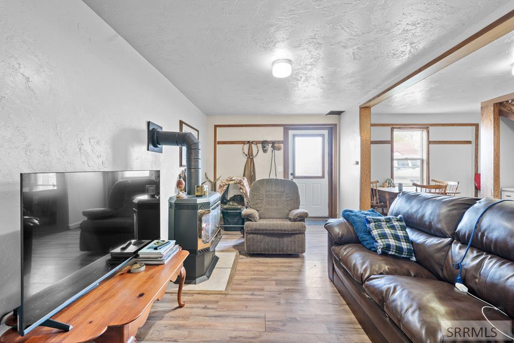 406 1st W Property Photo 33