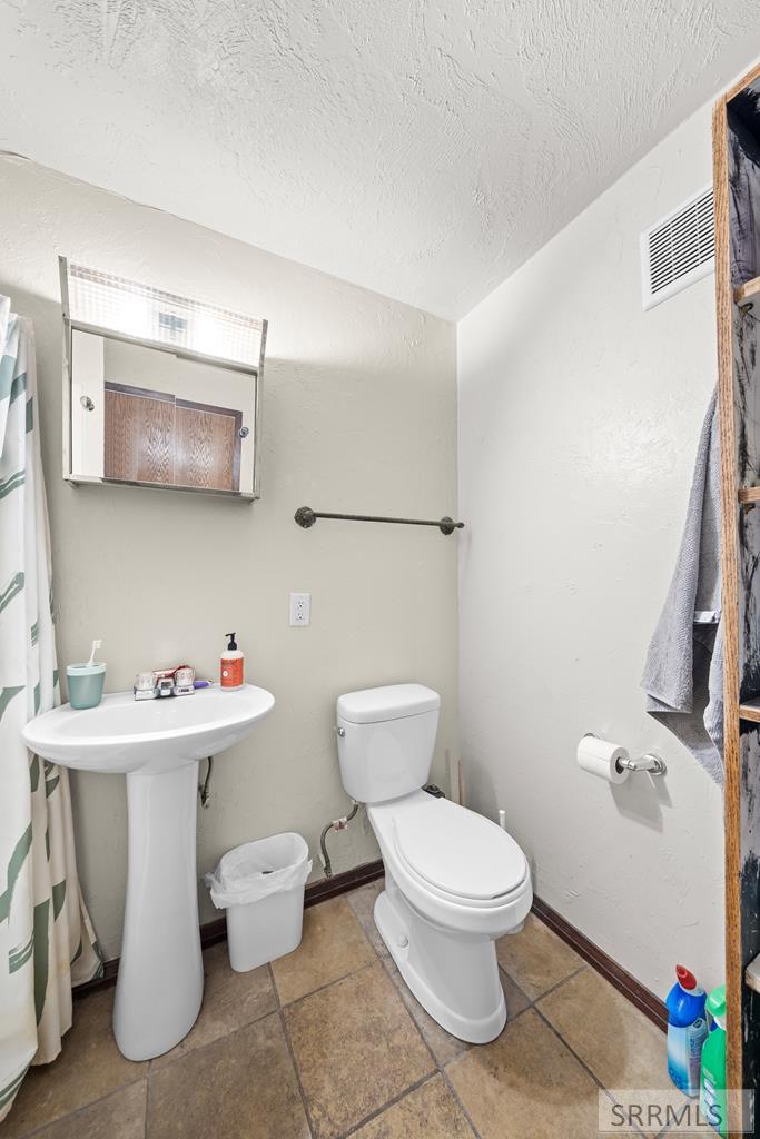 406 1st W Property Photo 36