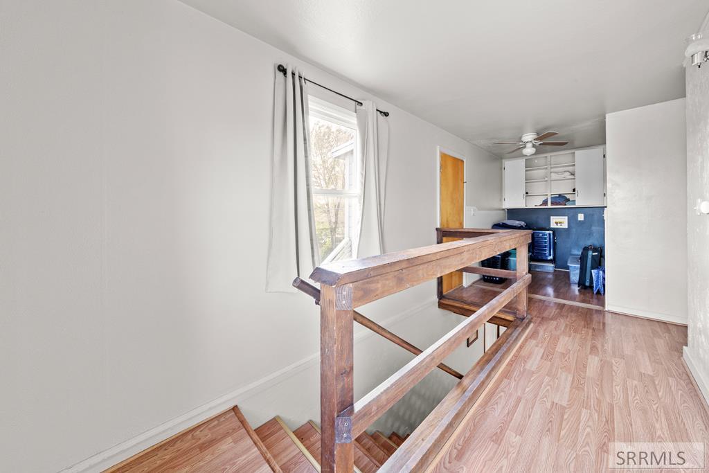 406 1st W Property Photo 40