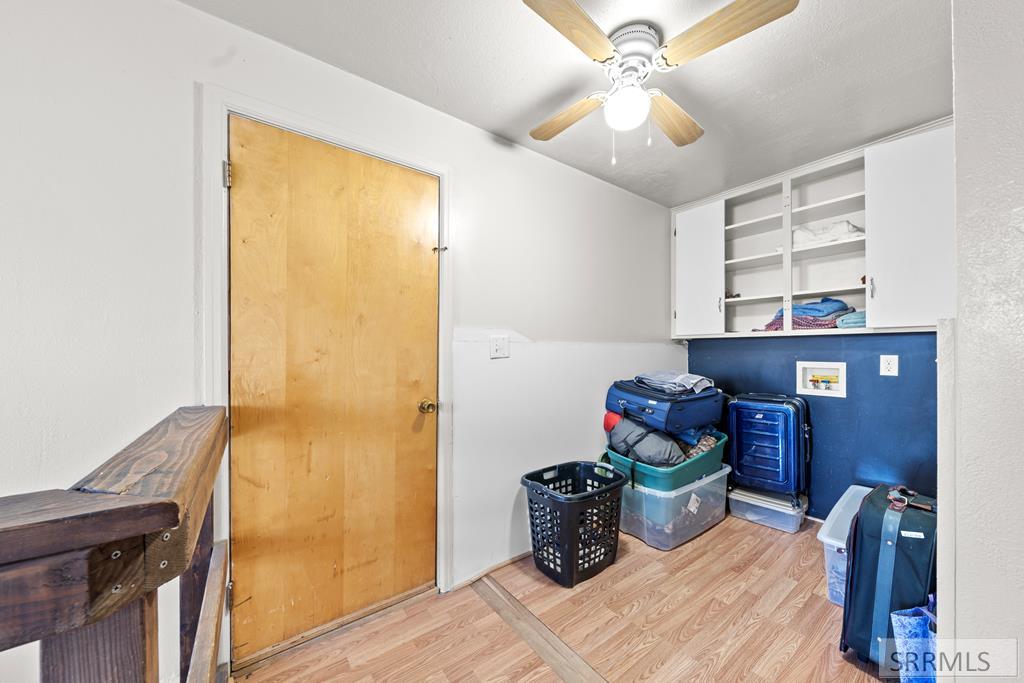 406 1st W Property Photo 41