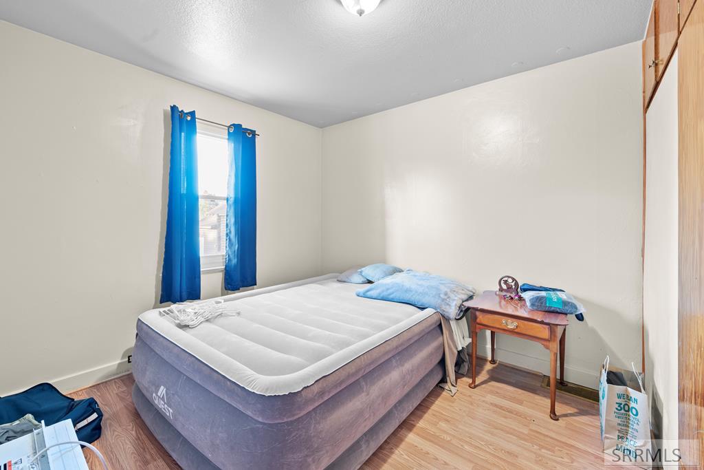 406 1st W Property Photo 44