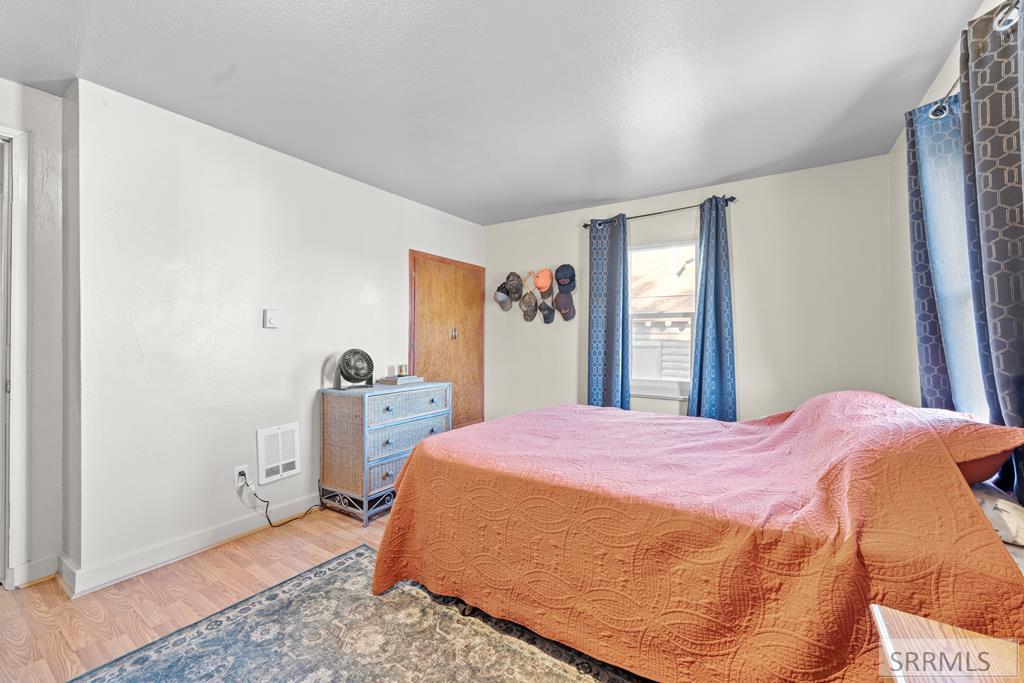 406 1st W Property Photo 46
