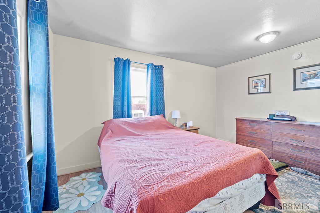 406 1st W Property Photo 47