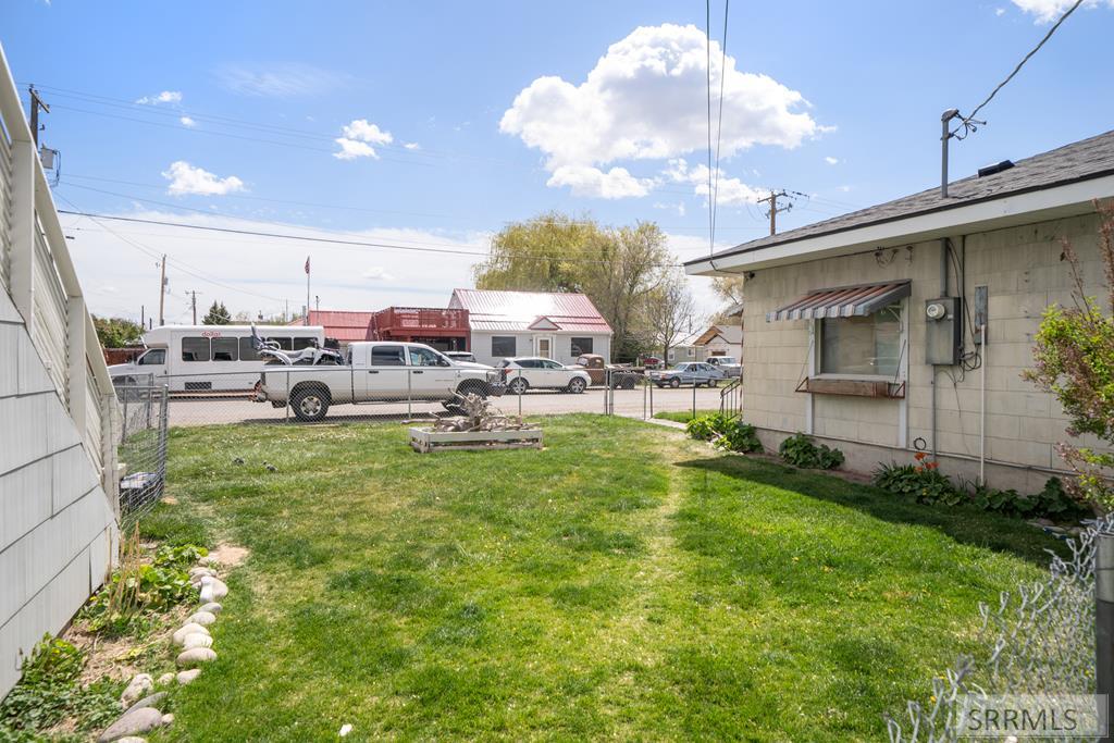 406 1st W Property Photo 50