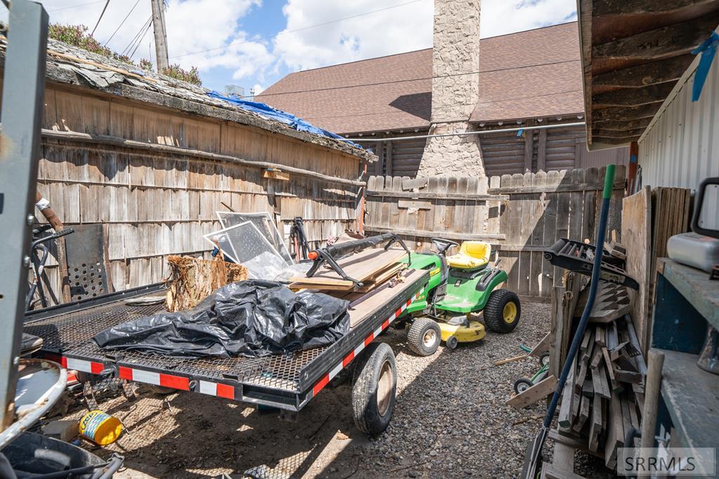 406 1st W Property Photo 52