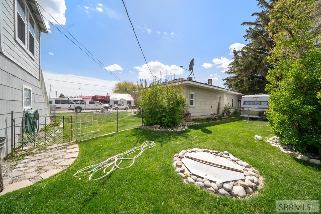 406 1st W Property Photo 53