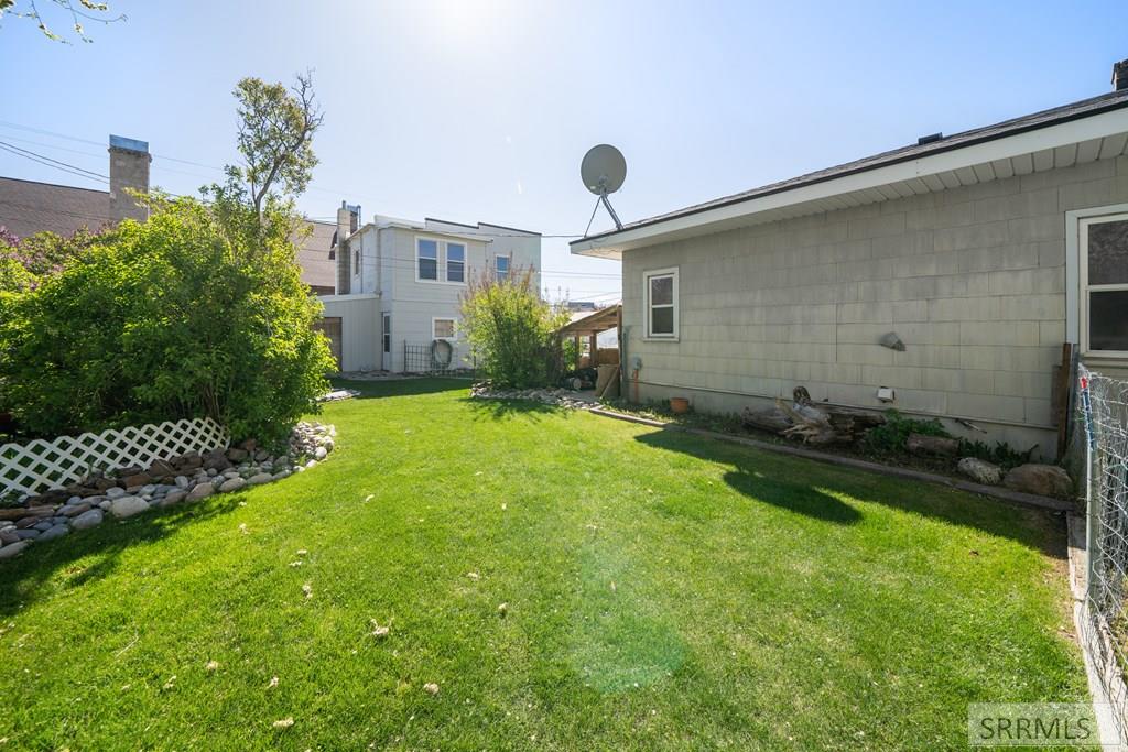 406 1st W Property Photo 54