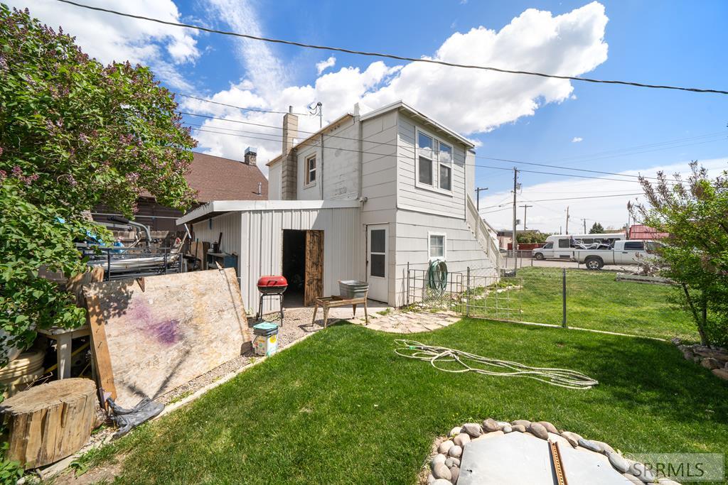 406 1st W Property Photo 55