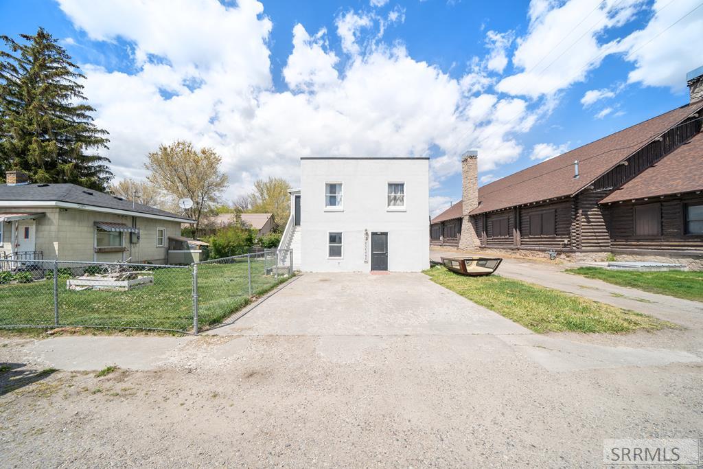 406 1st W Property Photo 58
