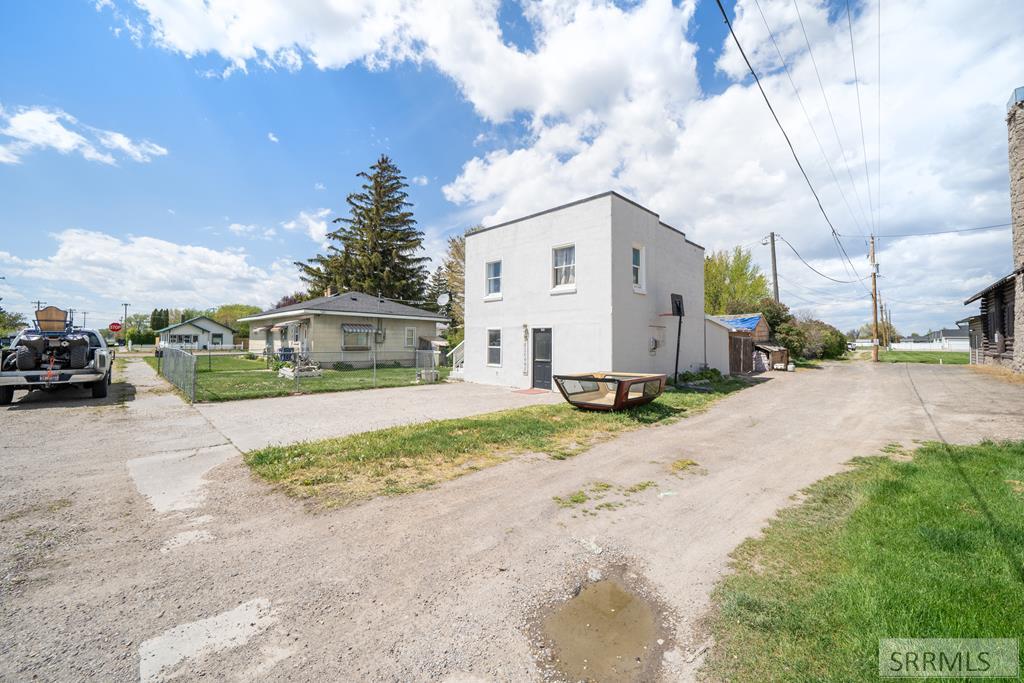 406 1st W Property Photo 59