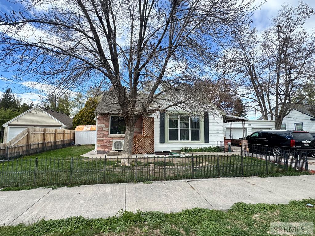 133 E 21st Street Property Photo 1