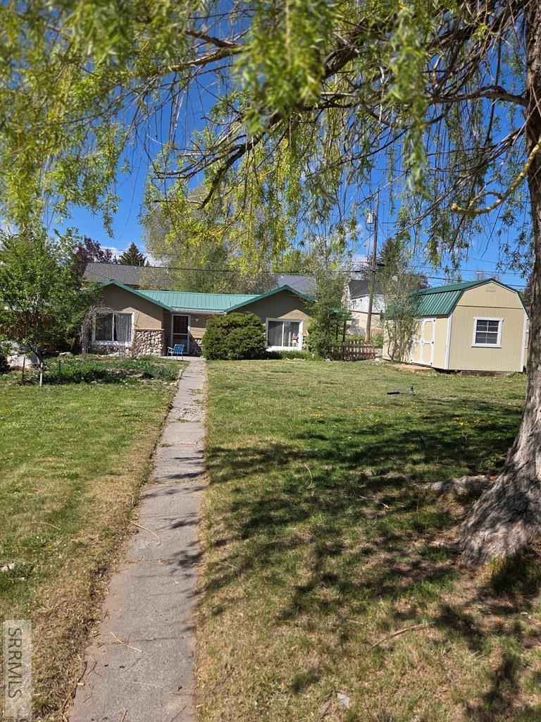 391 6th Street Property Photo 2
