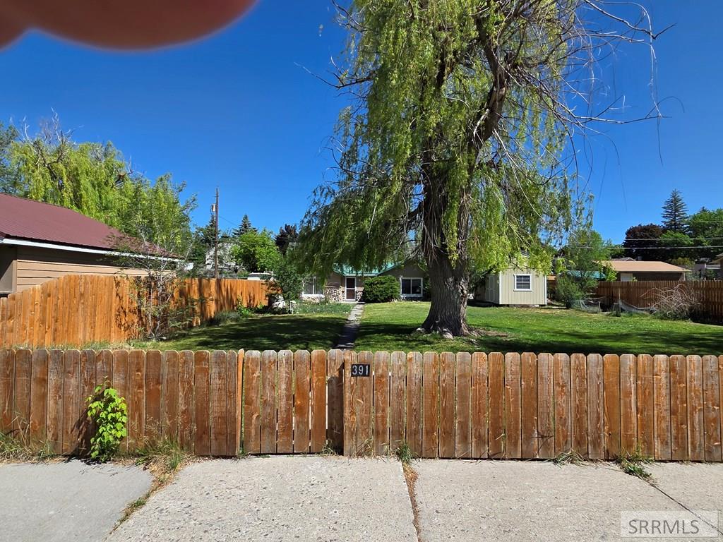 391 6th Street Property Photo 3