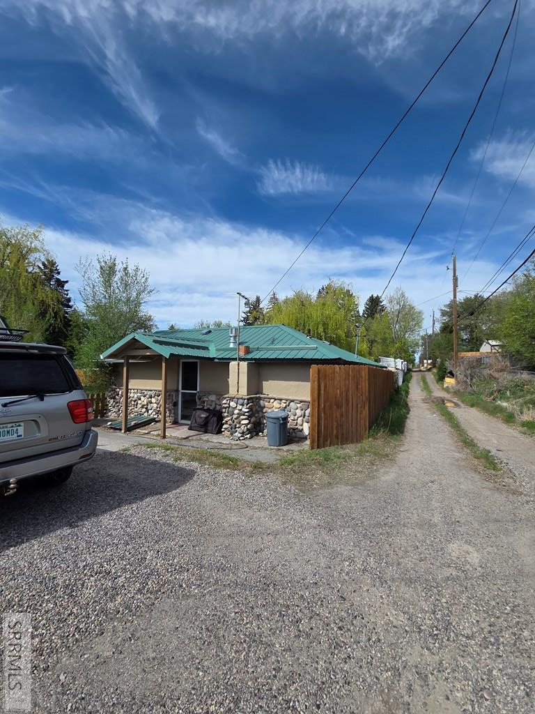391 6th Street Property Photo 4