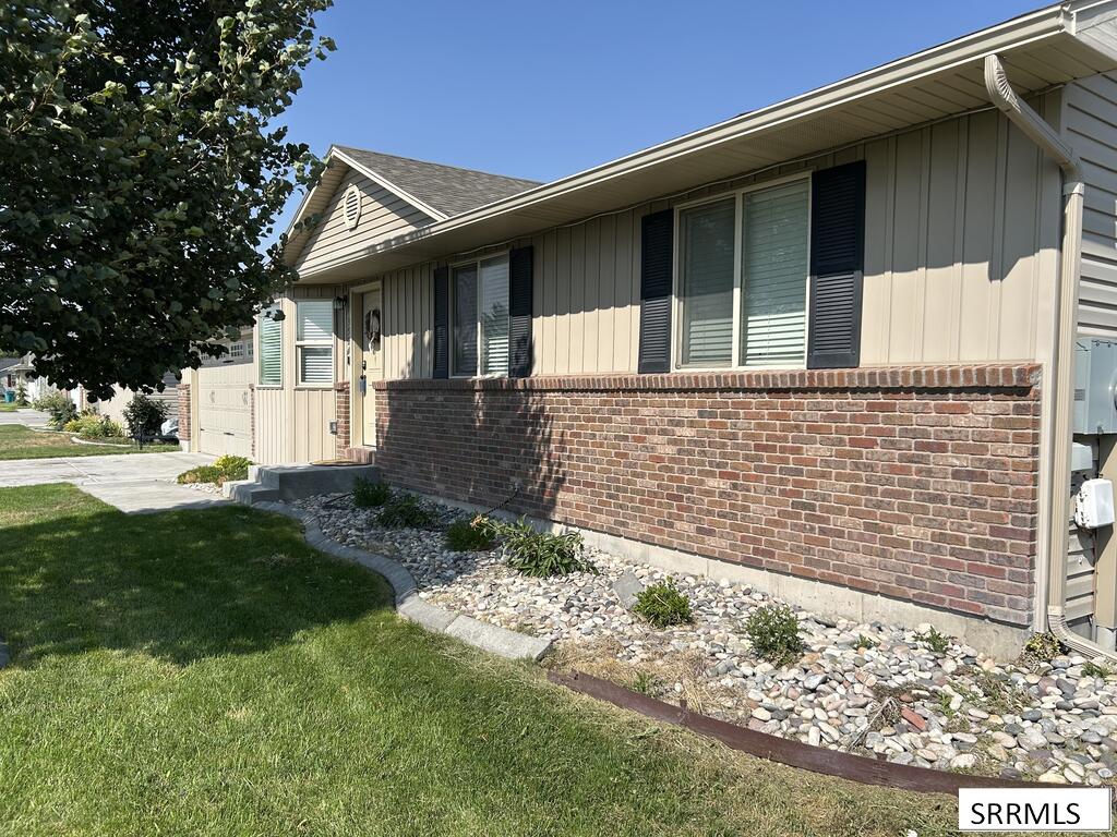 352 N Kimberly Drive Property Photo 2