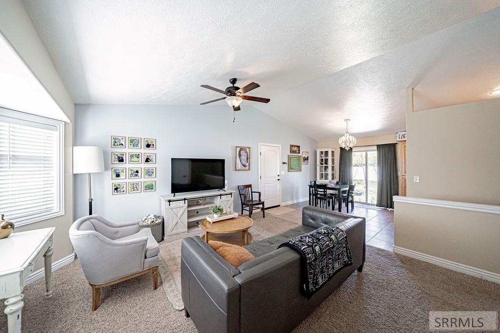 352 N Kimberly Drive Property Photo 4