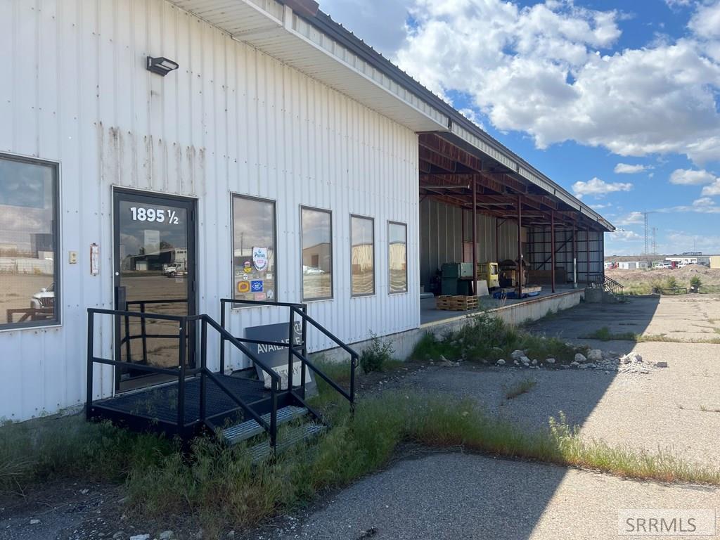 1895 1/2 N Boulevard Property Photo 1