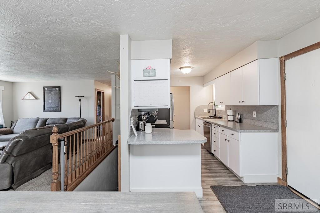 1858 Henry Street Property Photo 7