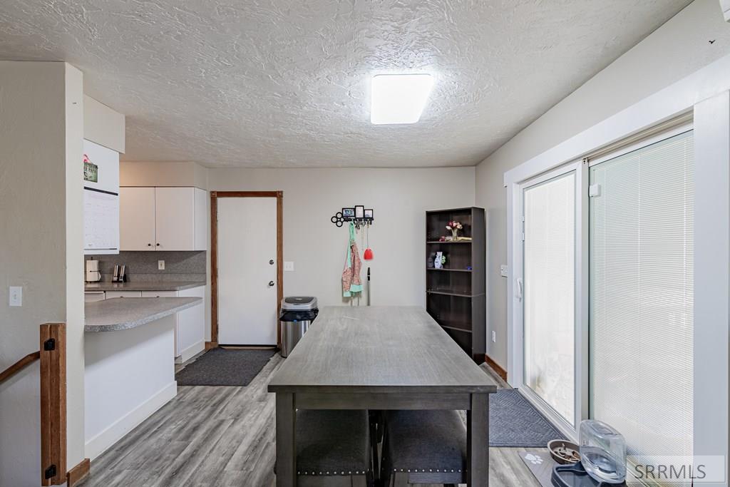 1858 Henry Street Property Photo 8
