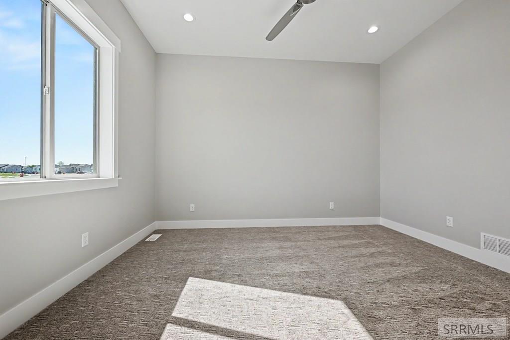433 Spruce Way Property Photo 4
