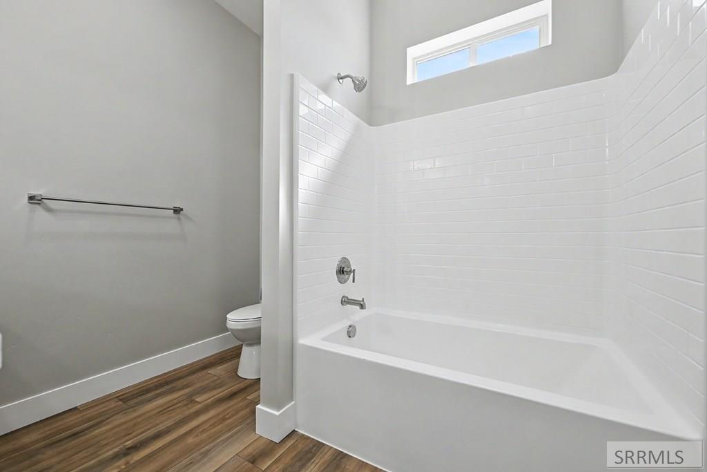 433 Spruce Way Property Photo 6
