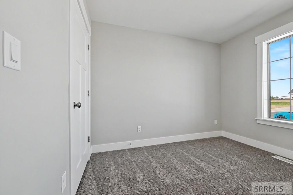 433 Spruce Way Property Photo 9